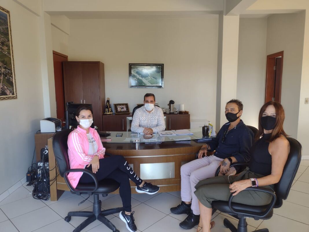 sta rosa criança feliz