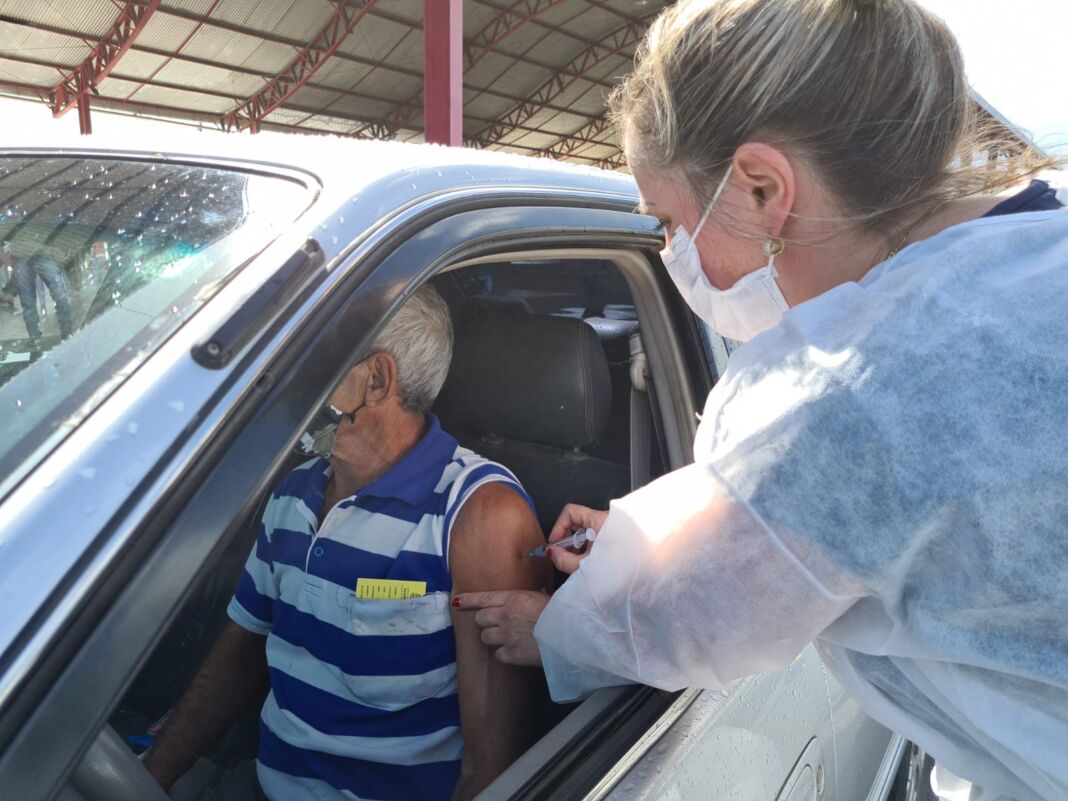 vacinação idosos sombrio