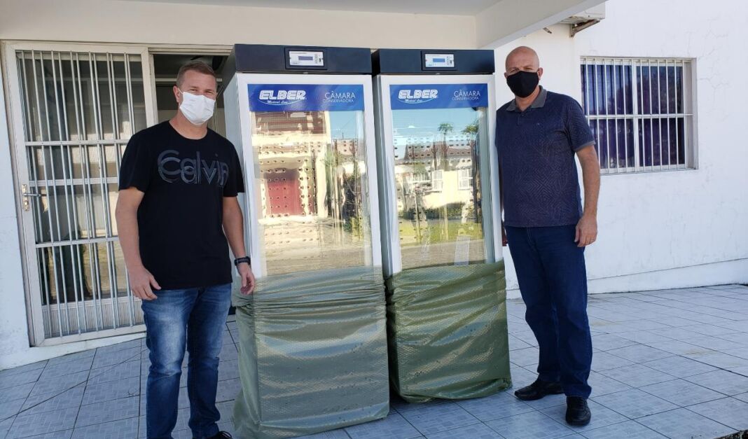 Secretário de saúde, Rogério Junior, e prefeito Evandro Scaini
