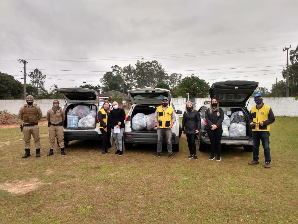 campanha agasalho polícia lions