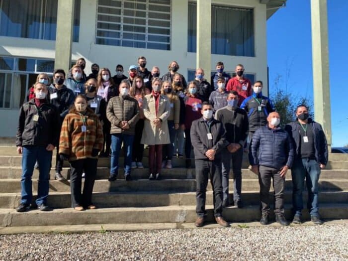 jovens_agricultores_20210728_1431216927 (1) (1)