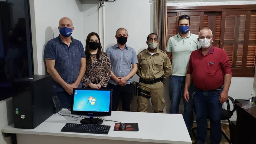 PM recebe computador