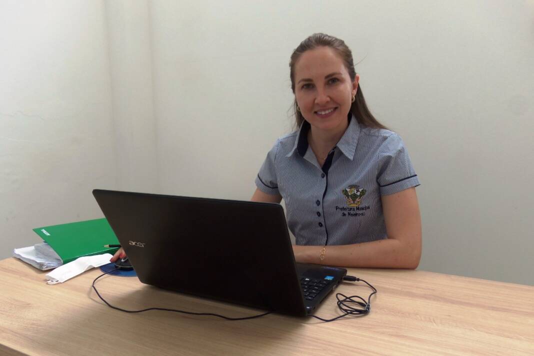 Secretária de Educação Estela Simoni Fermo