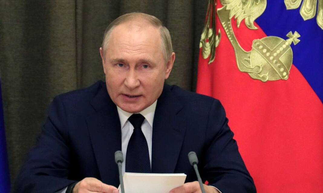2021-11-01t184741z_1_lynxmpeha01mz_rtroptp_4_saude-covid-putin-exercito
