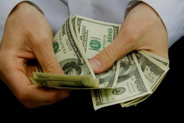 dolar-notas-cedulas-cambio-1491308821725_v2_724x483