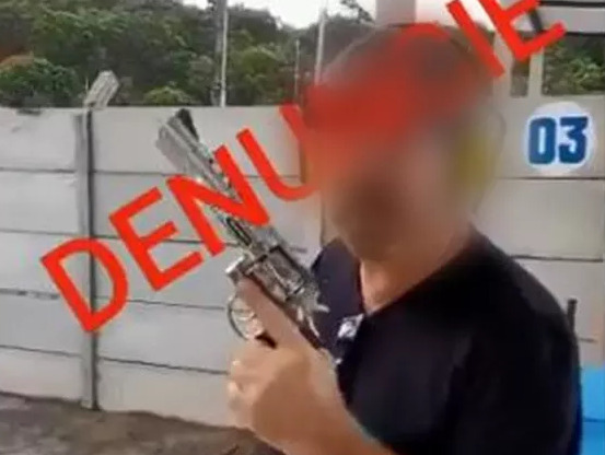 ameaca-petista-gravatal-revolver-foto