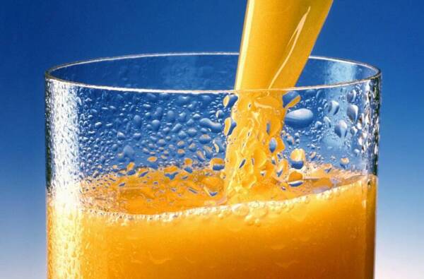 800px-Orange_juice_1