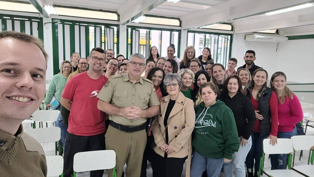 pm sombrio escola dentro