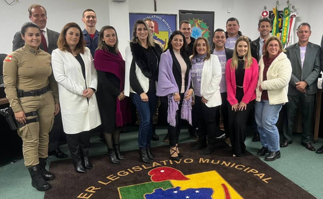 agosto lilas sombrio