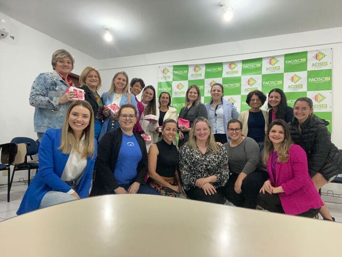 outubro rosa sombrio (1) (1)