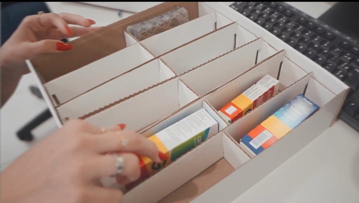 G1 - Voluntária faz caixas que ajudam na organização de remédios a