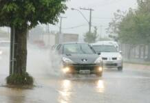 Aulas estão suspensas na rede estadual em medida preventiva contra riscos dos temporais em Santa Catarina