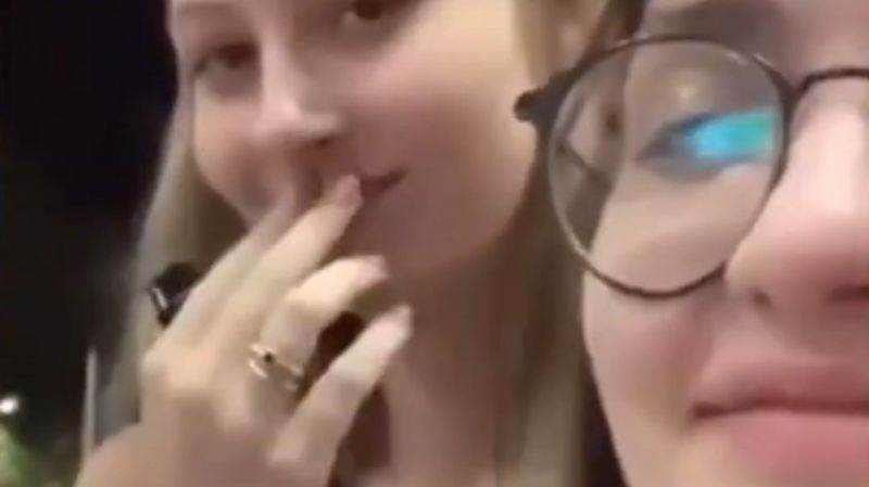 alunas-debocham-colega-mais-velha (1)