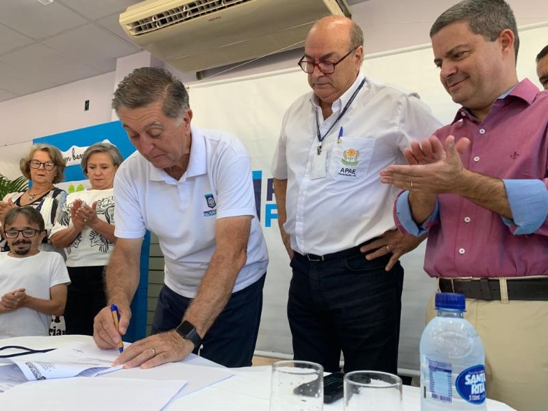prefeitura-firma-convenio-com-a-apae