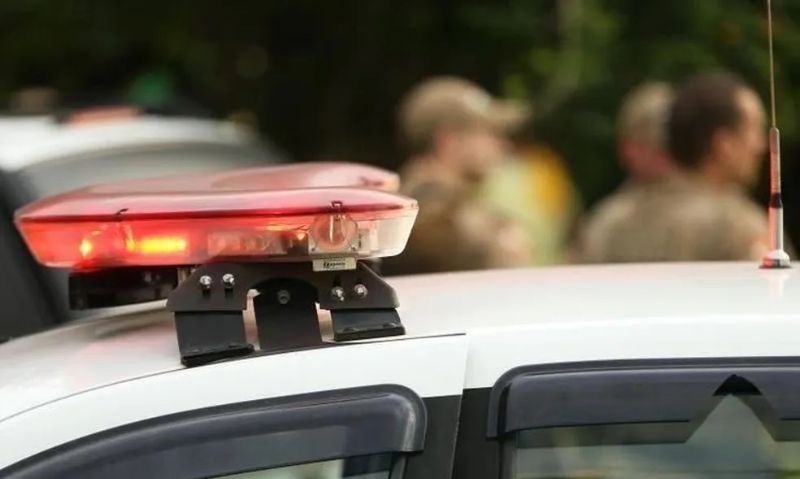 MULHER-LEVA-TIRO-DE-MARIDO (1)