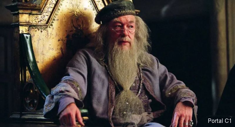 michael-gambon-dumbledore (1)
