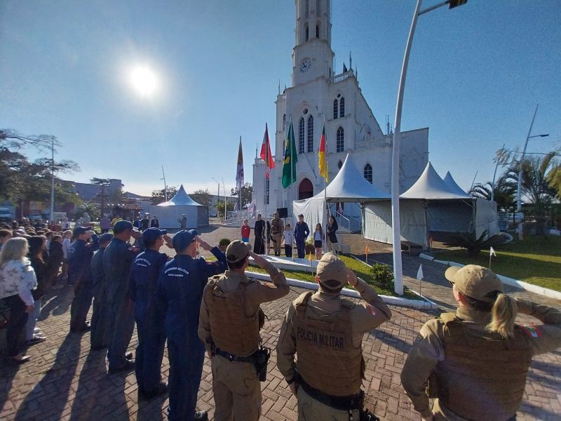semana pátria sombrio capa