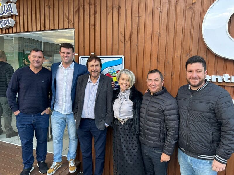 Atletas do handebol e xadrez de Sombrio participam da 22ª Olesc - Município  de Sombrio