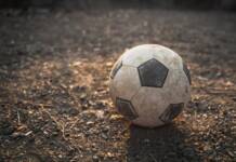 Jovem de 18 anos é socorrido após pancada na cabeça durante partida de futebol em Araranguá