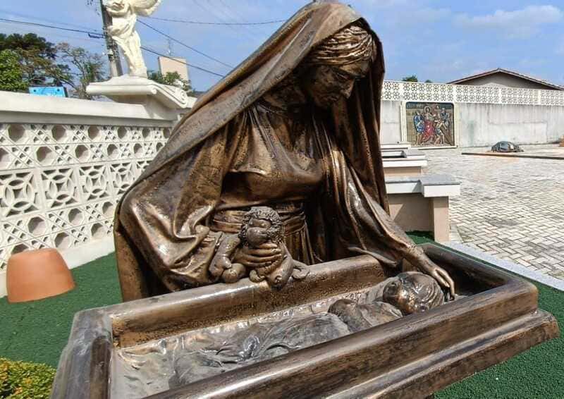 escultura mãe meleiro