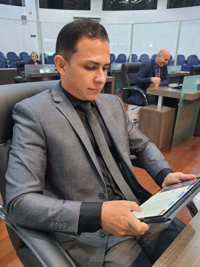 ec4d8ef8-f7d0-43ca-a415-505e683d6475