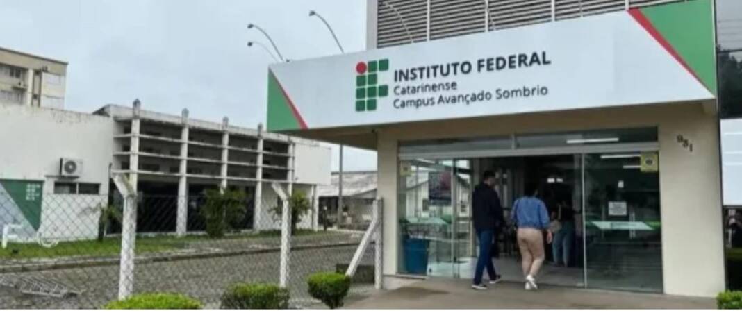 f3a52c7c-be33-4914-845f-8407aaeb2d37