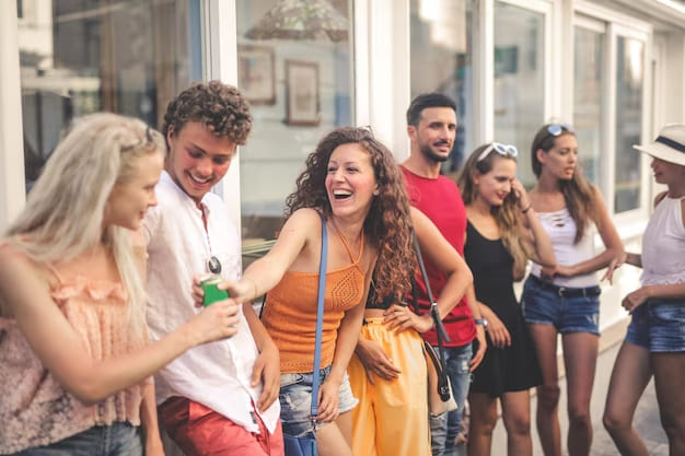 grupo-de-jovens-na-rua_641386-1149