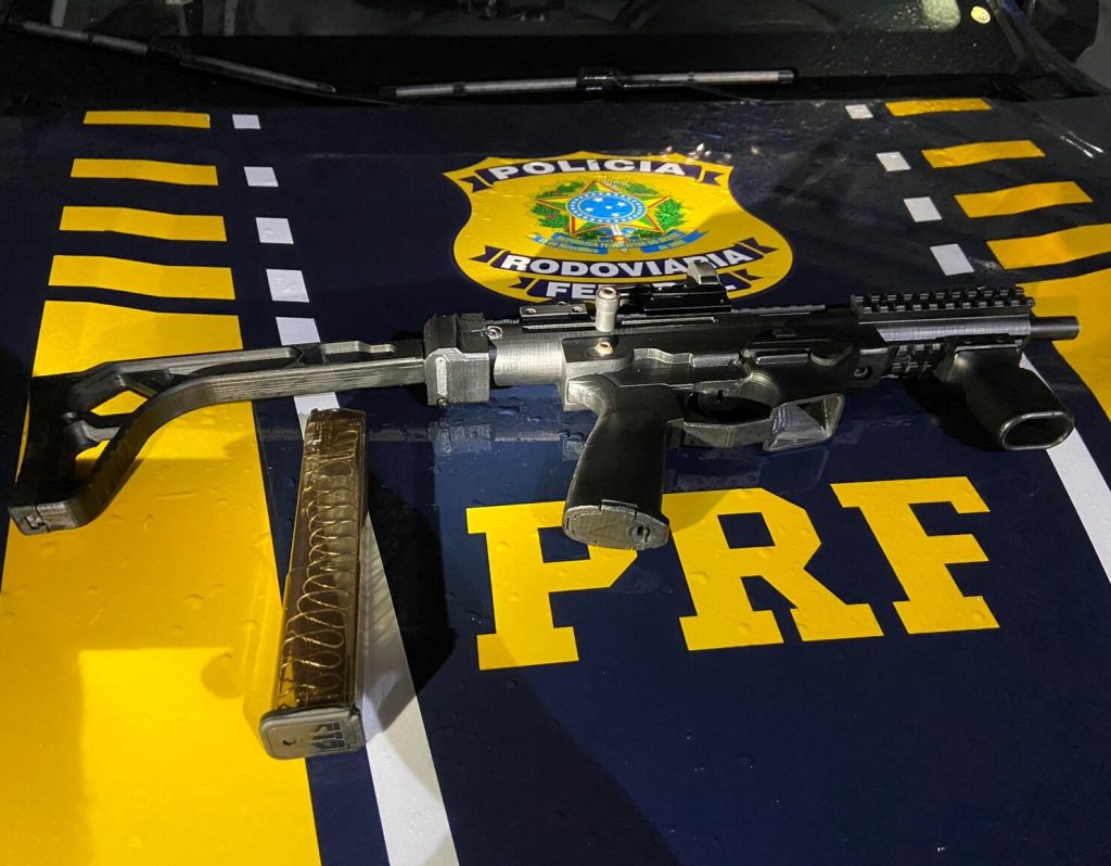 METRALHADORA-APREENDIDA-1024x798