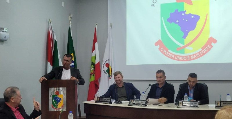 Abastecimento-da-Casan-para-o-bairro-Santa-Rosa-2-1130x580