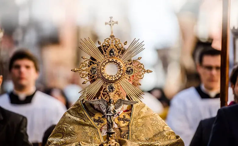 youcat-credopedia_corpus-christi-all-for-show_mobile (1)