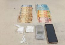 Jovem é preso com cocaína e quase mil reais em Sombrio