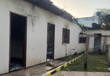 Incêndio atinge edícula e mobiliza bombeiros em Balneário Gaivota