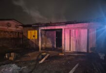 Casa é destruída por incêndio durante a madrugada em Araranguá