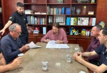 Prefeito César Cesa assina novas ordens de serviço para pavimentação em Araranguá