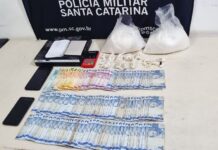 Operação da PM desarticula esquema e apreende drogas, ácido bórico e caderno do tráfico em Araranguá