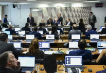 Senado aprova fim da jornada 6×1 e redução da carga horária semanal para 36 horas; PEC segue para plenário