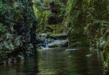 Homem é resgatado após se ferir em trilha no Cânion da Pedra, em Jacinto Machado