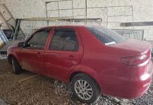 Veículo furtado é encontrado abandonado em galpão em Turvo