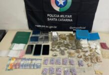 Polícia Militar prende suspeitos por tráfico de drogas e apreende grande quantidade de entorpecentes em Balneário Gaivota