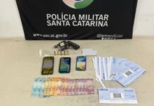 Arma é encontrada sobre cadeirinha de bebê e homem é preso por porte ilegal em Balneário Gaivota