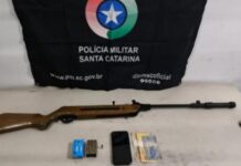 PM apreende arma com silenciador e 50 munições durante abordagem em Sombrio