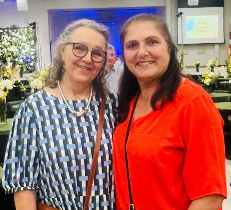 Zila Stradioto da famosa Casa Nena Decorações e Katia  policial prestigiaram o evento da Câmara de Araranguá. 