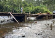 Chuva intensa causa estragos e isola moradores no interior de Jacinto Machado
