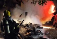 Bombeiros combatem incêndio em aviário no Morro Chato, em Turvo