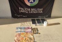PM prende trio e apreende adolescente por tráfico de drogas em Balneário Gaivota