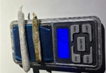 Adolescente é flagrado com maconha e rádio comunicador durante abordagem em Criciúma