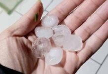 Granizo danifica telhados de residências em Jacinto Machado neste sábado