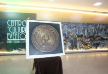 Obra com 71 estrelas homenageia vítimas da tragédia da Chapecoense