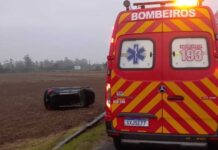 Carro lateraliza após motorista perder o controle em Araranguá