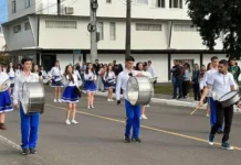 Meleiro realiza Desfile Cívico de 7 de Setembro na Avenida Antônio Walmor Canela